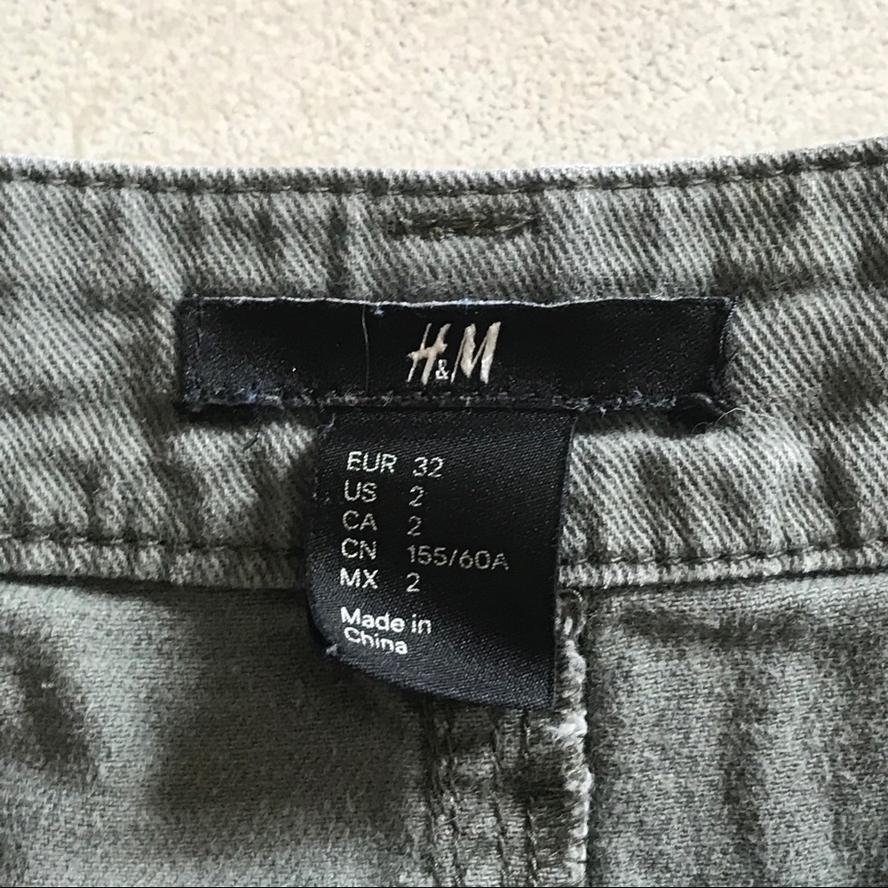 H&M SHORTS 🖤 - Picture 3 of 3